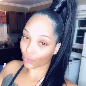 Meet your Posher, Angelia